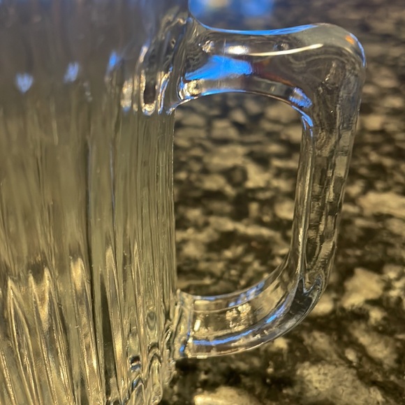 Vintage Gibson Ribbed Glass mugs with Starburst bottom - Picture 4 of 5